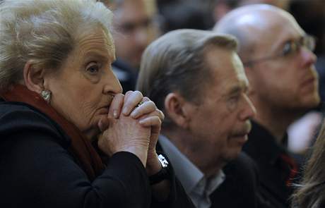 Bývalý prezident Václav Havel a bývalá ministryn zahranií USA Madeleine Albrightová mezi posluchai na Filozofické fakult UK v Praze