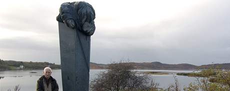 Ve skotském Arisaigu odhalili pomník eskoslovenským parautistm. Projekt inicioval eský honorární konzul v Edinburghu Paul Millar  