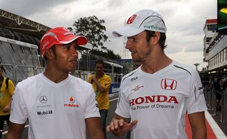 Lewis Hamilton a Jenson Button, budou se na sebe usmívat i jako stájoví kolegové.