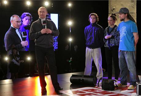 Vladimr Putin spolen s ruskmi hiphoppery