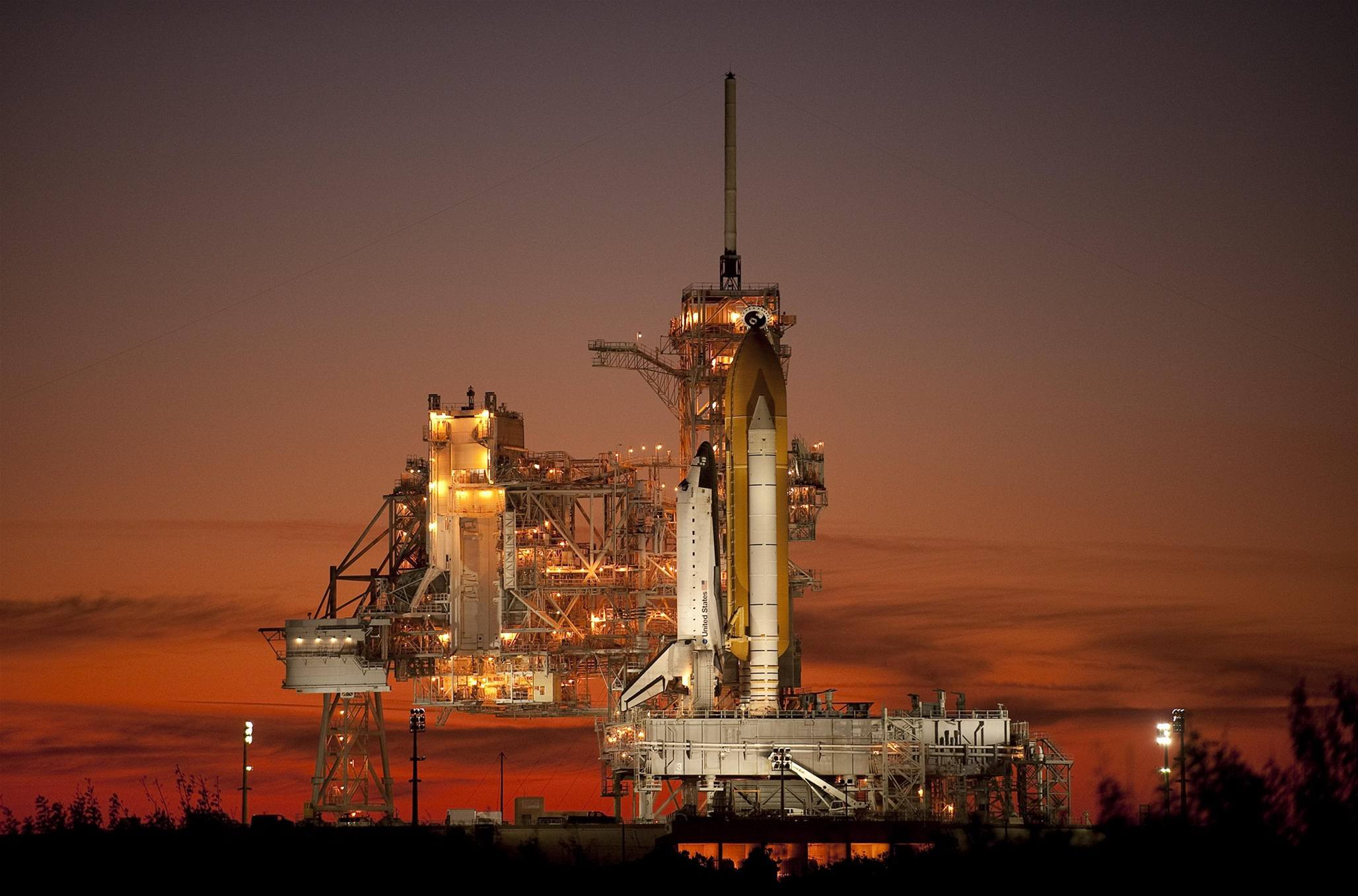 Raketoplán Atlantis p�ipravený ke startu.