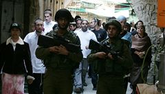 Izraelští vojáci doprovázejí židovské osadníky v Hebronu  | na serveru Lidovky.cz | aktuální zprávy