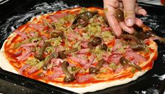 Příprava domácí pizzy | na serveru Lidovky.cz | aktuální zprávy