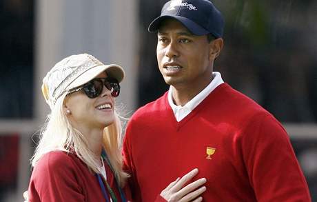 Tiger Woods s manelkou Elin na turnaji v San Francisku na zaátku íjna 2009.