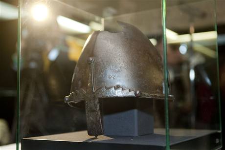Svatováclavská přilbice z 10. století, která patří mezi nejvzácnější české památky