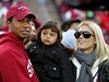 Tiger Woods s manelkou Elin a dcerou Sam na stadionu v kalifornském Stanfordu 21. íjna 2009..