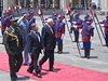 Václava Klause v Peru pivítaly estné salvy