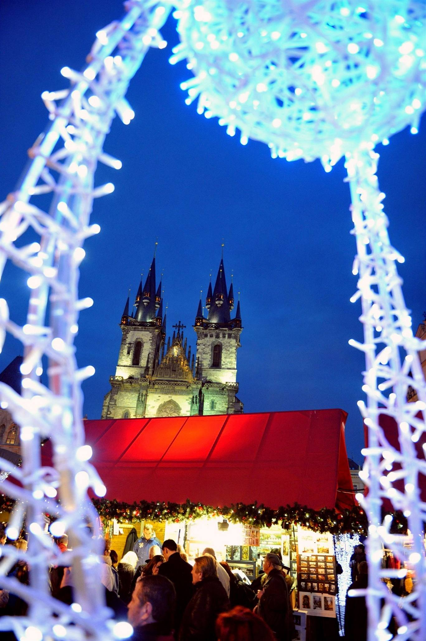 Na Staroměstském náměstí v Praze začaly 28. listopadu vánoční trhy. 