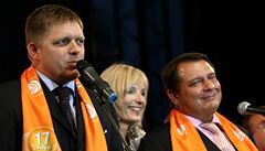 Slovenský premiér Robert Fico pijel podpoit Jiího Paroubka s manelkou Petrou i na zahájení volební kampan  