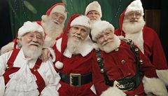 Slet Santa Clausů skončil opileckou rvačkou v ulicích New Yorku