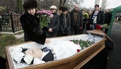 Poheb ruského právníka v Moskv. Zemel v cele 16.11. kvli nedostatené lékaské péi.  