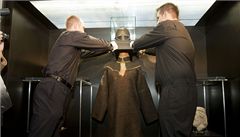 Svatováclavská p�ilbice z 10. století, která pat�í mezi nejvzácn�j�í �eské památky