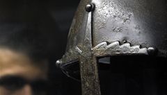 Svatováclavská p�ilbice z 10. století, která pat�í mezi nejvzácn�j�í �eské památky