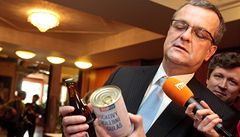 Snm TOP 09. Miroslav Kalousek tvrdí, e gulá s Kalouskem a pivo Schwarzenberg konzumuje obden.