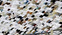 Zaala muslimsk pou do Mekky. Mezi poutnky je i Obamova babika 