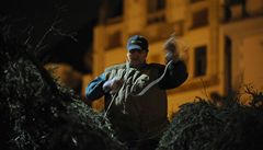 Stavba váno�ního stromu na Starom�stském nám�stí v Praze (2009).