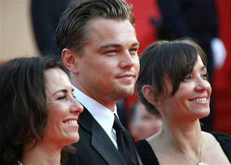 Leonardo DiCaprio s americkými reisérkami Leilou Conners Petersonovou a její sestrou Nadiou, autorkami dokumentu 11.hodina.