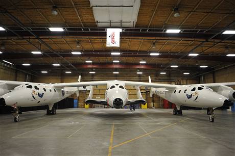 První soukromý raketoplán SpaceShipTwo má létat do výšky 110 km.