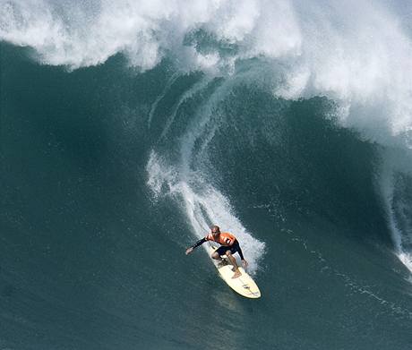 Surfový závod na Oahu Eddie Aikau Invitational