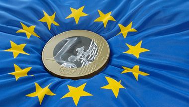 Vlajka EU, euro (ilustran foto)