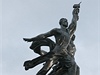 Jeden z hlavních symbol komunistické Moskvy, slavné sousoí Dlník a kolchoznice, se vrací na své pvodní místo