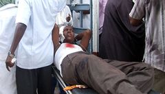 P�i útoku v somálském Mogadi�u zahynulo 19 lidí v�etn� t�í ministr�