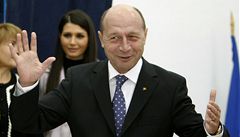 Rumuni volili prezidenta, po vyrovnanm souboji tsn vyhrl Basescu