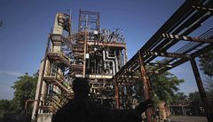25 let od Bhópálu: Mu� p�ed továrnou Union Carbide. 