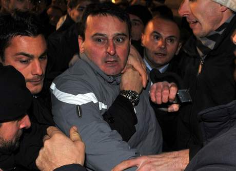 Massimo Tartaglia. Za útok na italského premiéra mu hrozí 5 let vzení. 