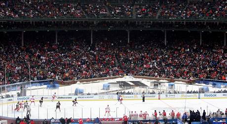 Poslední utkání pod oteveným nebem se odehrálo 1.ledna 2009 mezi domácím Chicagem a Detroitem.