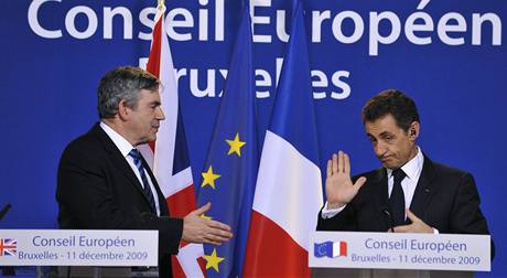 Britský premiér Gordon Brown a francouzský prezident Nicolas Sarkozy na summitu EU v Bruselu