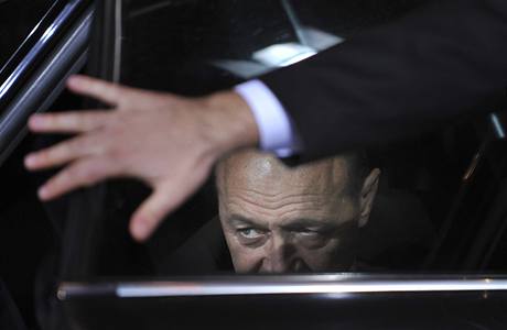 Rumunský prezident Traian Basescu pi píjezdu na summit EU