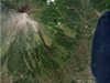 Filipínská sopka Mayon chrlí popel a lávu. Úady u evakuovaly ticet tisíc lidí.