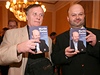 Kest knihy ministra vnitra Martina Peciny. Vlevo autor Kristián Chalupa.