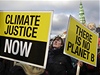 Ekologití aktivisté bhem summitu v Kodani - "Klimatickou spravedlnost TE, není ádná planeta B" 