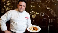 Váno�ní klasika - kapr sma�ený v trojobalu s bramborovým salátem s domácí majonézou.