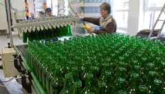 P�írodní ��áva z la�anských hru�ek poputuje do desítek lahví.