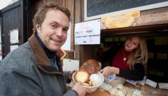 Autor p�i nákupu pe�iva z dr�kovské pekárny. 