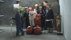 Děti unesly Santu Clause. Lže a podvádí, tvrdí