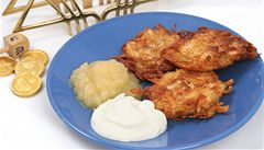 Latkes (levivot) - tradi�ní chanukové 'bramboráky'