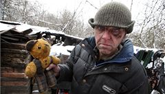 V Brně-Maloměřicích objevili v pondělí 14. prosince brněnští strážníci bezdomovecký pár žijící několik měsíců s pětiletou holčičkou v improvizovaném přístřešku v zarostlé neudržované zahradě nedaleko nákladového nádraží.
