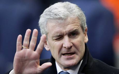 Mark Hughes se lou�í.