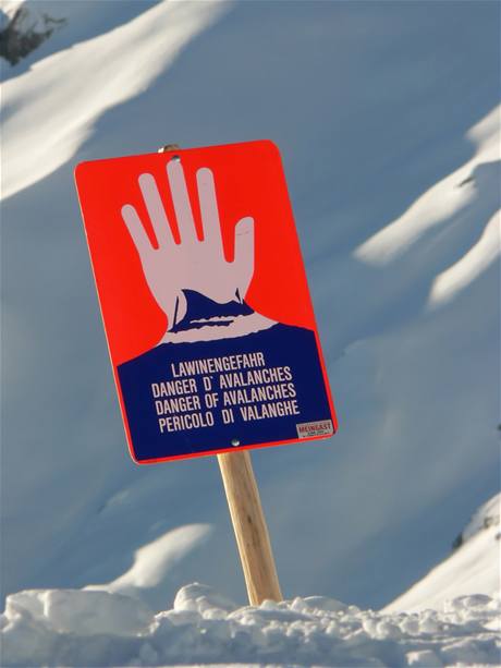 Znaka varující ped lavinou (ilustraní foto)