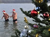 Otuilci pi tradiní vánoní koupeli na Slovensku