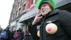 Cyklistky v New Yorku nemohly protestovat nahé. Kvůli počasí