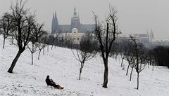 Praha vyšle do boje se sněhem sedm set úředníků s lopatami