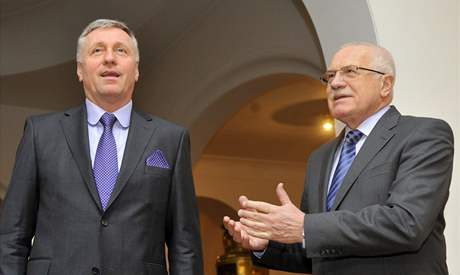 Prezident Václav Klaus (vpravo) se setkal 6. ledna na Praském hrad na pracovním obd s pedsedou ODS Mirkem Topolánkem (vlevo). 