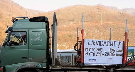 Rozzlobení dopravci blokovali silnici do Bratislavy.