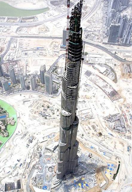 818 metr, to je výka mrakodrapu Burd Dubaj, pro její výstavbu dodala výtahy eská firma Pega Hoist