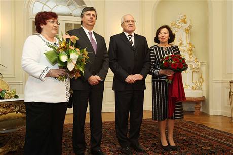 Manelé Klausovi a manelé Fischerovi na zámku v Lánech.